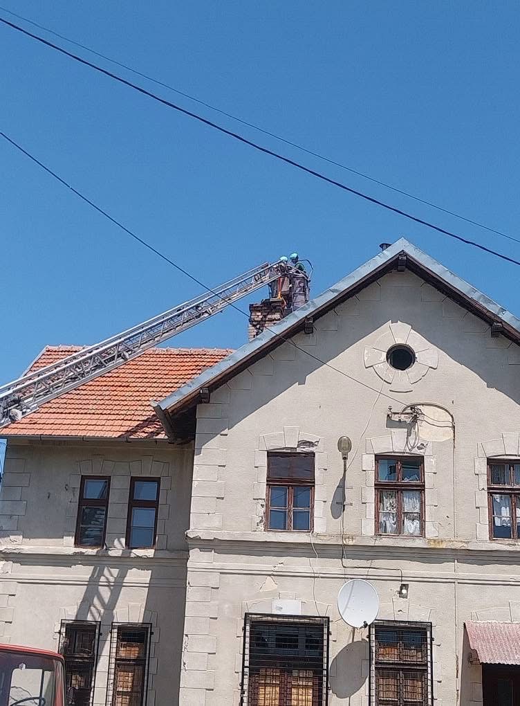 Pompierii din Zăbrani îmbunătățesc gara printr-o acțiune voluntară surprinzătoare